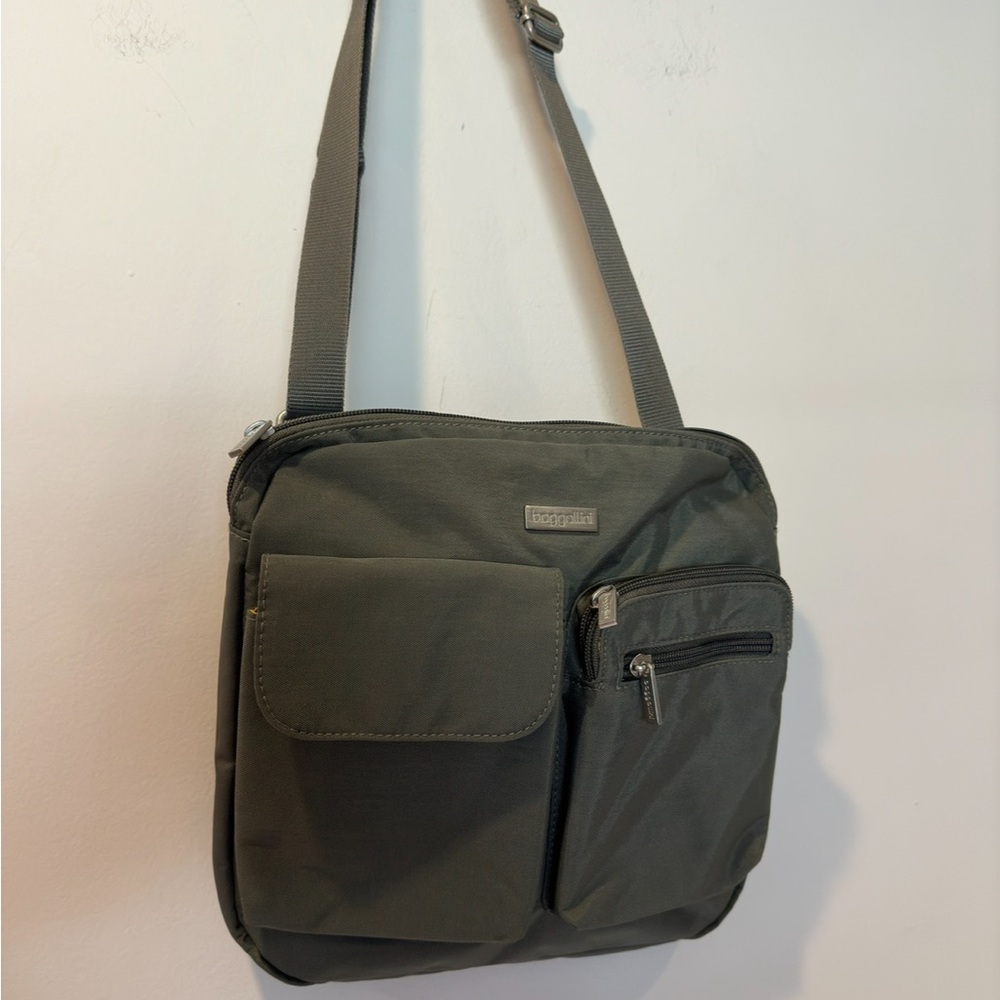 Baggallini Hook And Loop Closure Crossbody - image 2